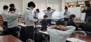 ①ネクタイ修正.png